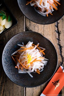 Daikon and carrot salad (Namasu / 紅白なます)
