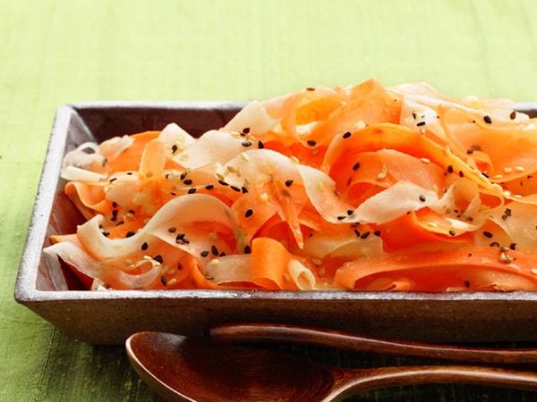Daikon-carrot salad