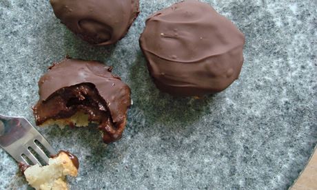 Dairy-and-egg-free chocolate ganache macaroons