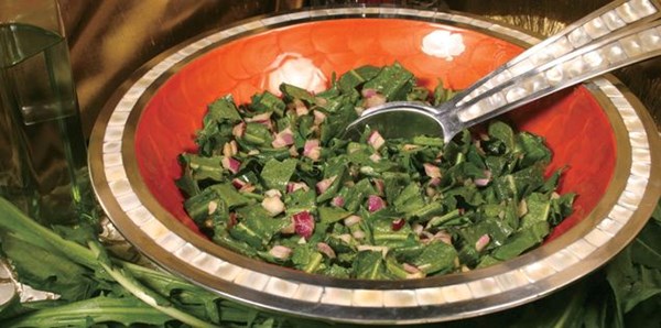 Dandelion salad (Salata hindbi ma kishk)