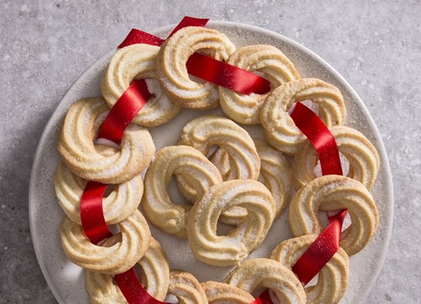 Danish Christmas butter biscuits (Vaniljekranse)