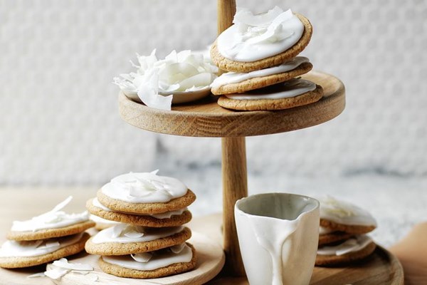 Danish coconut shortbread biscuits (Fedtebrød)