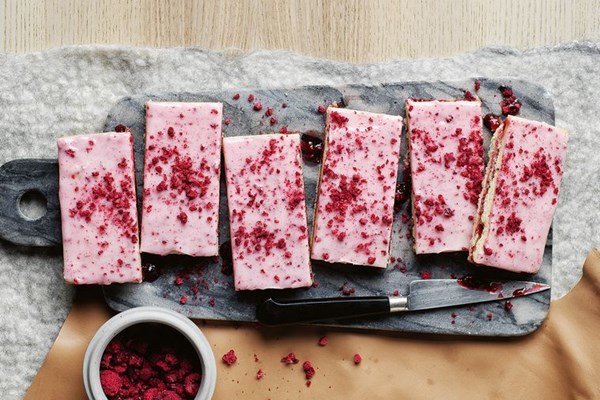 Danish raspberry slice bars (Hindbærsnitter)