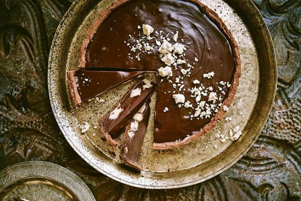 Dark chocolate & halva tart