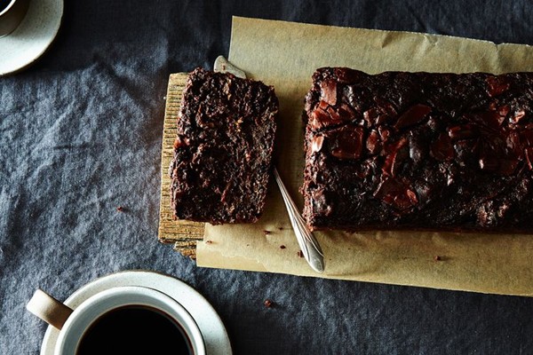 Dark chocolate and walnut zucchini bread
