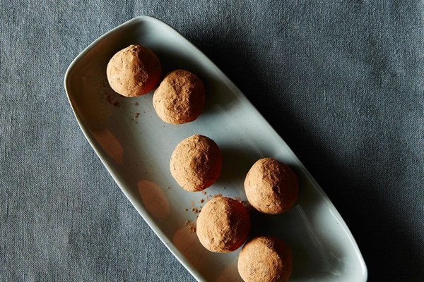 Dark chocolate avocado truffles