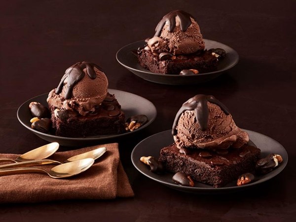 Dark chocolate brownie sundae