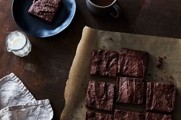 Dark chocolate brownies with Medjool dates and almond butter