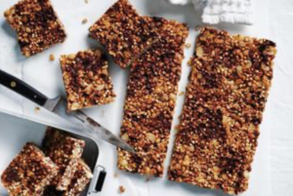 Dark chocolate, caramel and macadamia granola bar