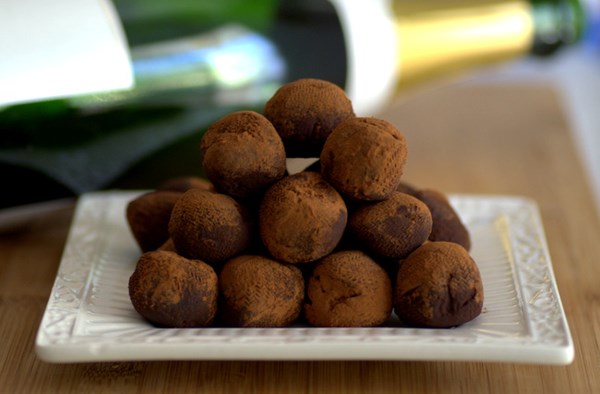 Dark chocolate Champagne truffles
