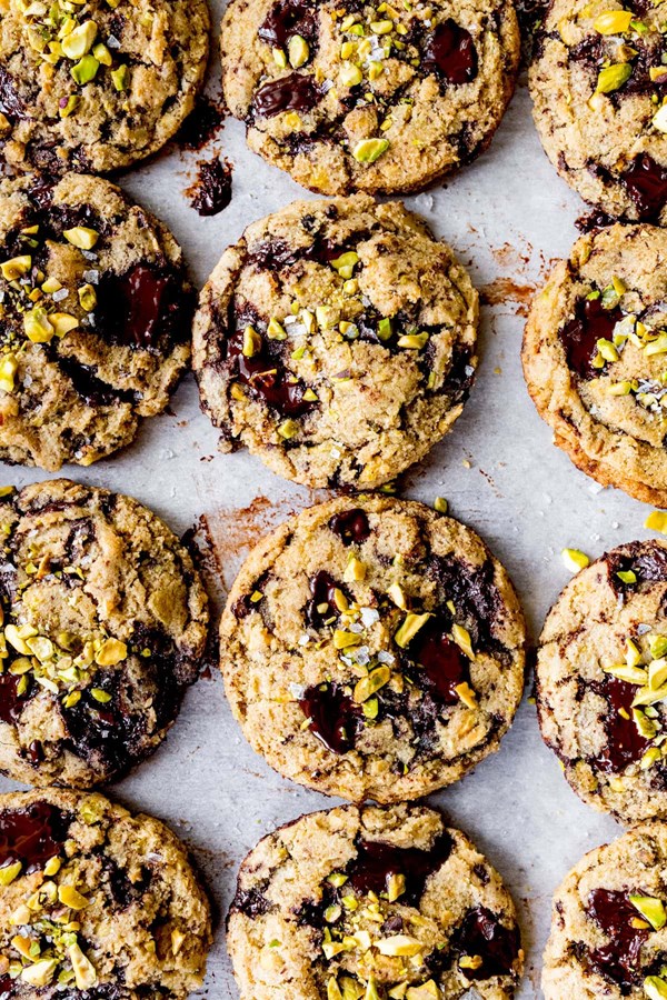 Dark chocolate chunk pistachio cookies