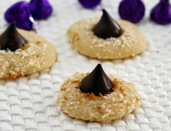 Dark chocolate coconut Kiss drops