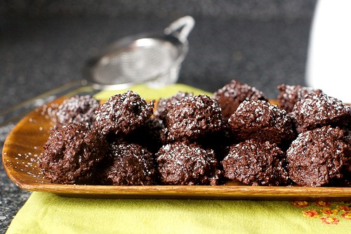 Dark chocolate coconut macaroons