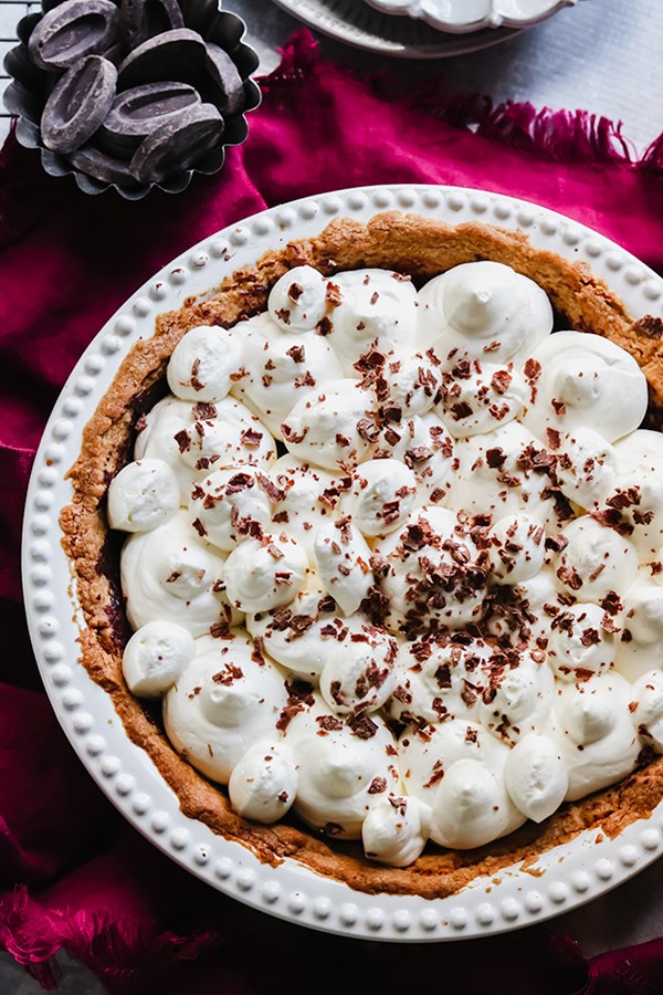 Dark chocolate cream pie