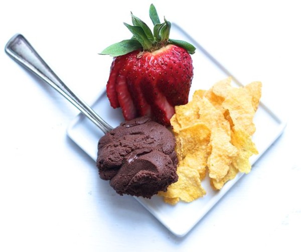 Dark-chocolate cremoso with cornflakes and fresh fruit