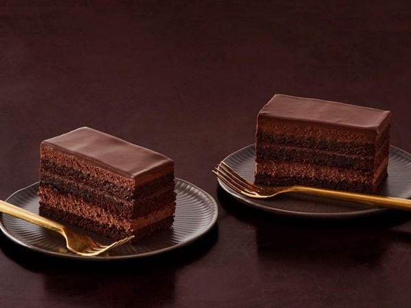 Dark chocolate mocha mousse cake