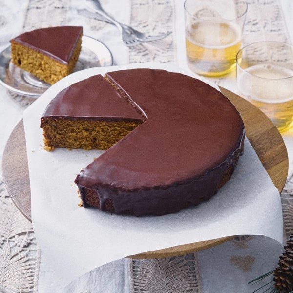 Dark chocolate-orange gingerbread cake