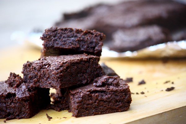 Dark, fudgy muscovado brownies