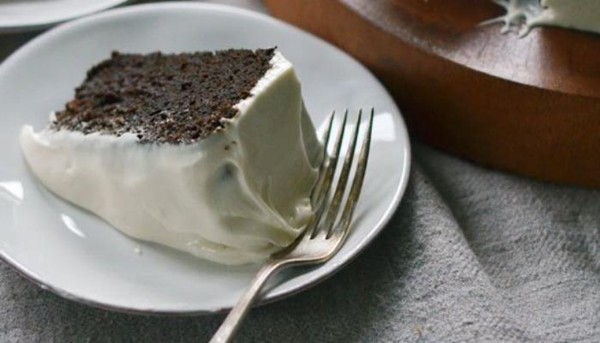 Dark molasses gingerbread cake 