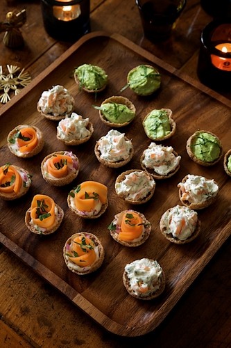 Dark rye chip canapés 