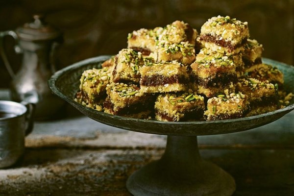 Date & cinnamon squares (Maamoul mad)