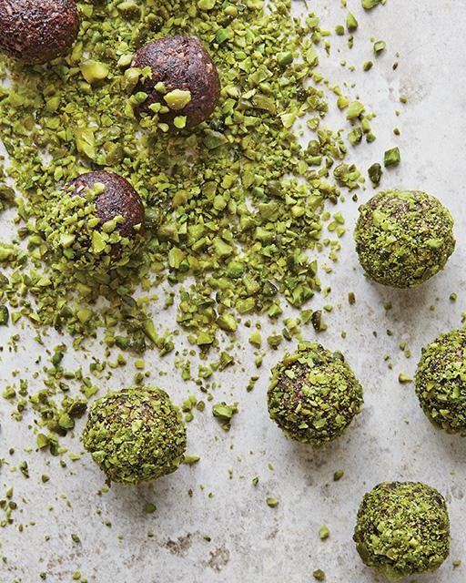 Date & pistachio balls