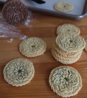 Date + walnut cookies (Kolompeh-ye Kermani)