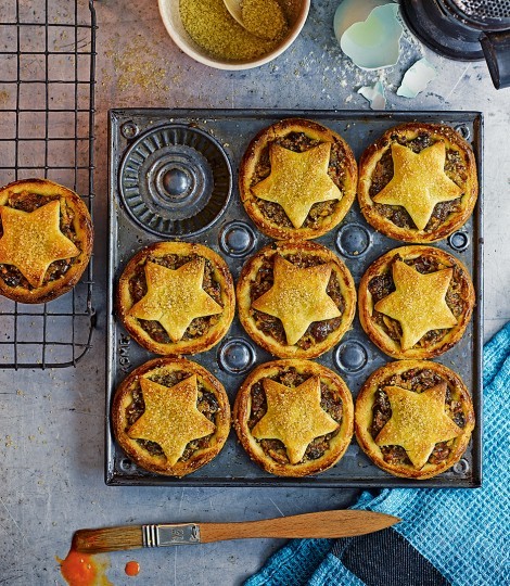 Date and apple mince pies
