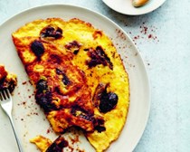 Date and cinnamon omelette (Gheysavah)