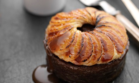 Date and toffee puddings with caramelised bananas