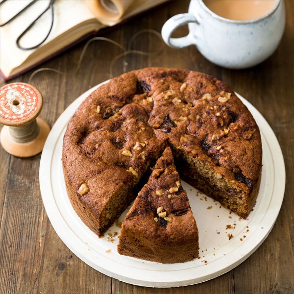 Date and walnut cake