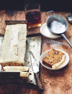 Date, banana and honey cake with whiskey icing