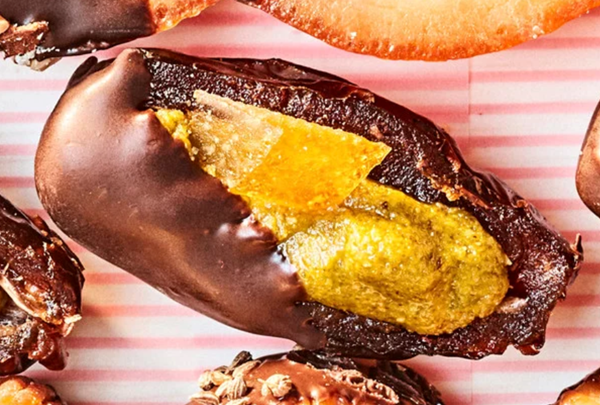 Date bon-bons with pistachio paste