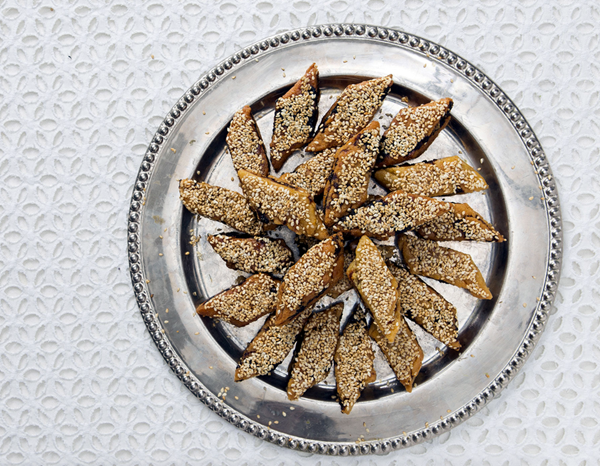 Date-filled semolina cookies (Makroud)