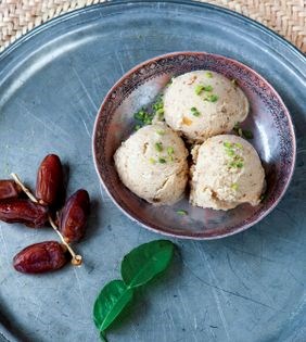 Date ice cream (Bastani-e khorma)