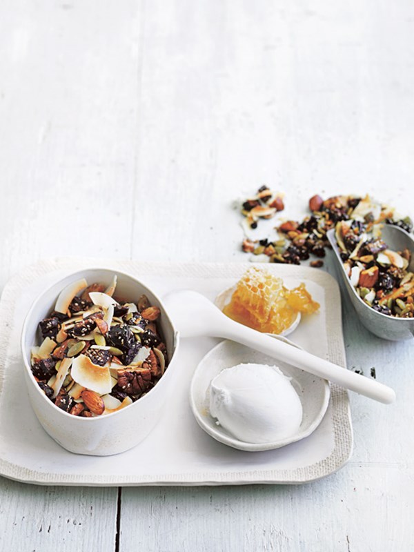 Date, nut and seed granola