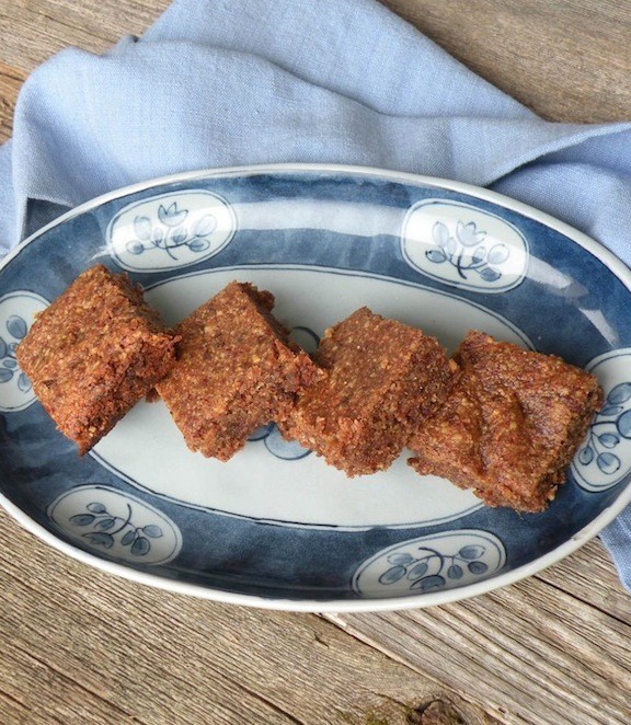 Date-pecan bars