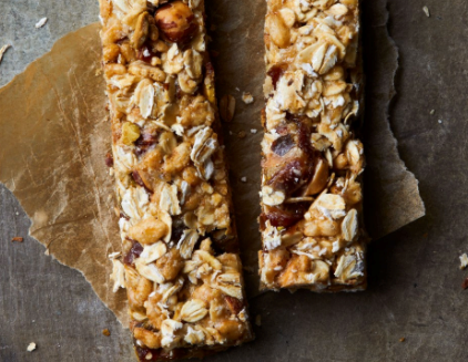 Date-pistachio granola bars