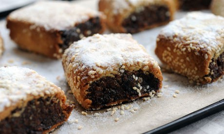 Date semolina bars