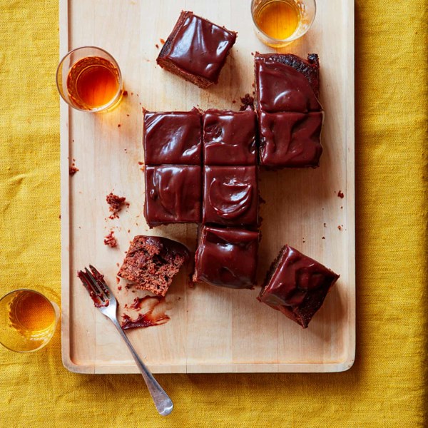 Date traybake with toffee