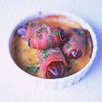 Dates in bacon with cream sauce