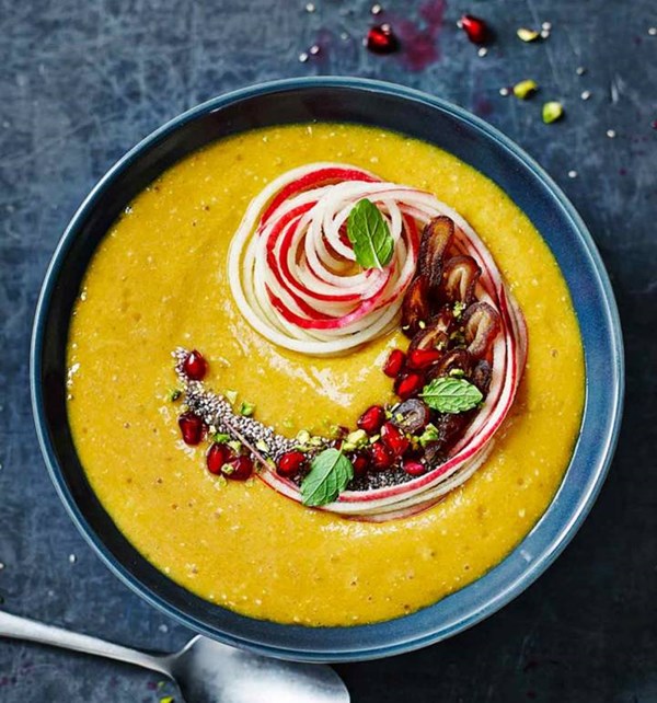 David Bez's golden turmeric smoothie bowl