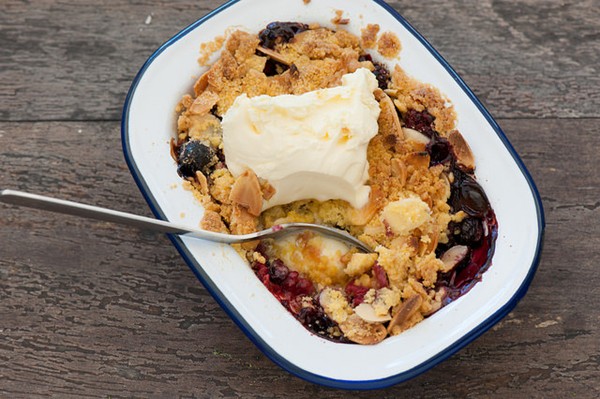 David's berry crumble
