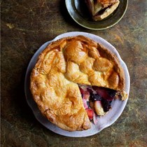 Deep apple and blackberry pie