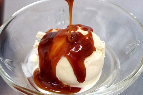 Deep, dark salted butter caramel sauce (Sauce au caramel au beurre salé)
