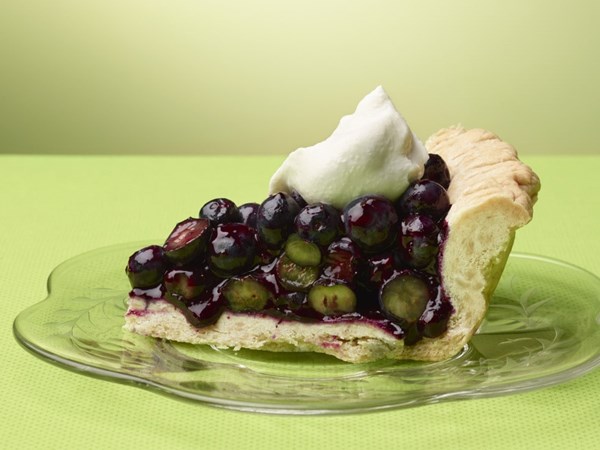 Deep-dish blueberry icebox pie