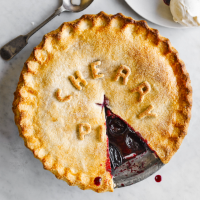 Deep-dish cherry pie