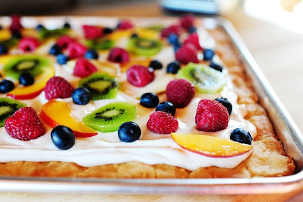 Deep dish fruit pizza