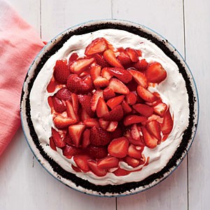 Deep-dish strawberry ice dream pie