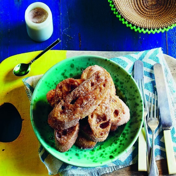 Deep-fried bread with sugar and cinnamon (Rabanada)
